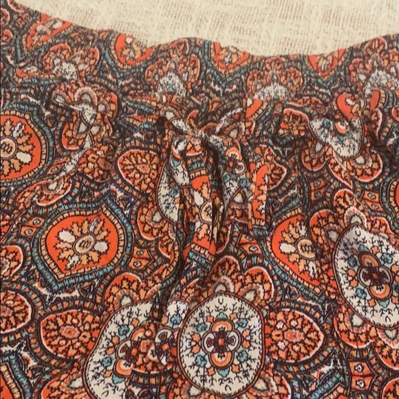 Joe B cloth shorts with tie - Picture 2 of 2